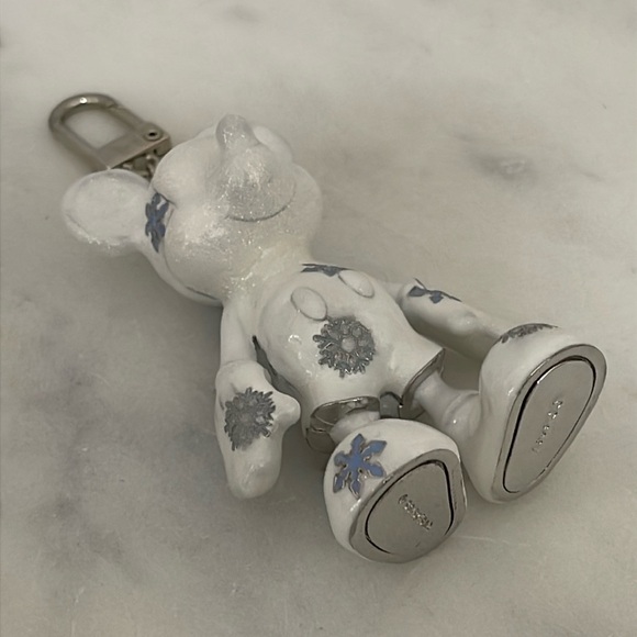 Disney x BAUBLEBAR - Mickey snow ❄️ Jewelry key change / bag Charm ❄️🎁🫶🏽💋💓 - Picture 4 of 9